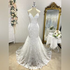 Trumpet/Mermaid V-neck Lace Wedding Dresses